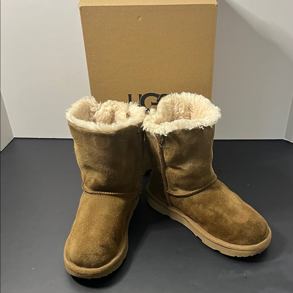 UGG Tan Suede Boots with Cream Fur - Size 3